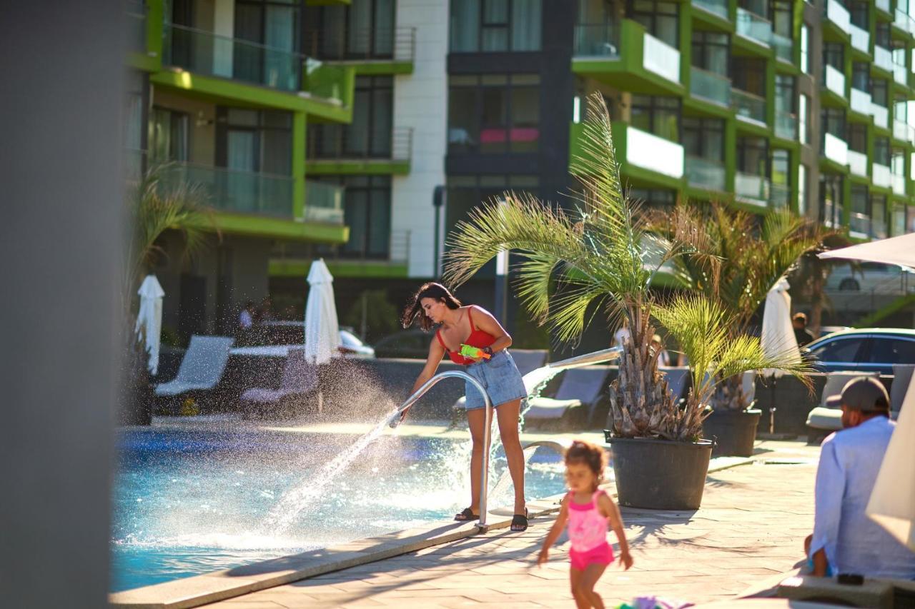 Melisea Aparthotel Pool & Spa Mamaia Nord ナボダリ エクステリア 写真